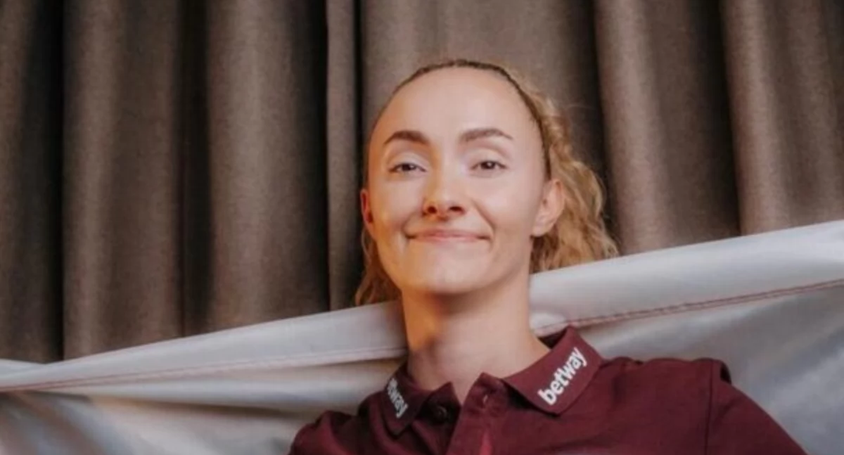 Piłka nożna, Kinga Szemik przenosi francuskiej angielskiej! - zdjęcie, fotografia