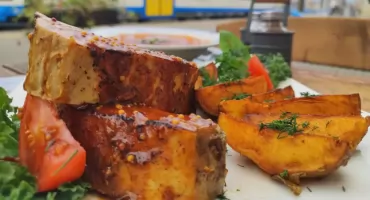 Restauracja Dworcowa - Zestawy Obiadowe: Zupa Ogórkowa, Pulpeciki w Sosie Koperkowym, Żeberka Wieprzowe - Menu i Ceny