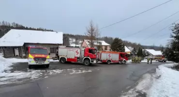 Podejrzenie wycieku gazu w budynku mieszkalnym w Nieledwi. 