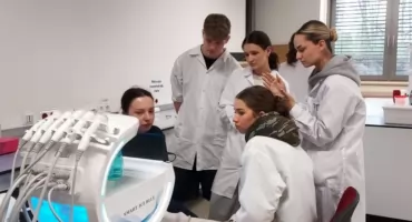 Uczniowie rozwijają pasję do nauki podczas warsztatów chemicznych na Uniwersytecie Śląskim
