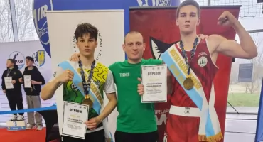 Młodzi bokserzy z Żywca zdobywają podwójne złoto i awans na mistrzostwa Polski