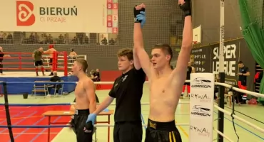 Norbert Latasiewicz z Rajczy triumfuje w debiucie ogólnopolskiej ligi bokserskiej