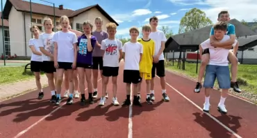 Młodzi lekkoatleci z Kamesznicy błyszczą w Milówce. Wyniki zawodów gminnych.
