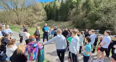 Sport i ekologia w szkolnej rywalizacji na rzecz czystszej planety.