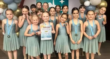 Sportowy sukces młodych gimnastyczek z Żywca podczas pierwszych zawodów.