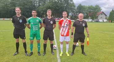 LKS Leśna triumfuje na zakończenie sezonu zdobywając 4 bramki.