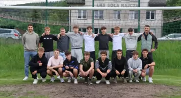 Juniorzy Soły Rajcza zdobywają wicemistrzostwo sezonu 2025 2026 z rekordową liczbą bramek.