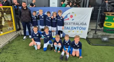 Młodzi piłkarze Stali Śrubiarnia Żywiec błyszczą w Ekstralidze Talentów.