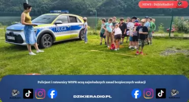 Policjant i ratownicy WOPR uczą najmłodszych zasad bezpiecznych wakacji
