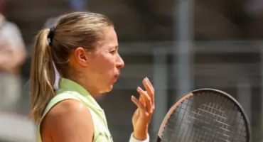 Walkę z kontuzją przegrała Maja Chwalińska w pierwszej rundzie Wimbledonu