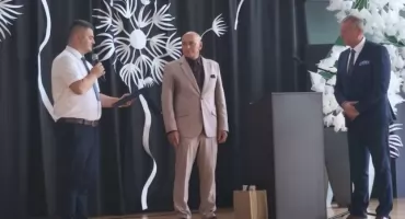 Wyjątkowe zakończenie roku szkolnego w gminie z podziękowaniami dla dyrektora