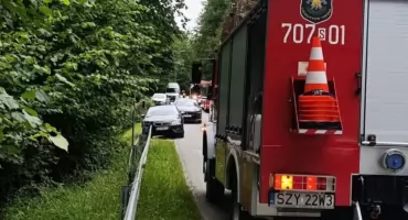 Wypadek autobusu i skutera w Tresnej wymagający interwencji służb ratunkowych