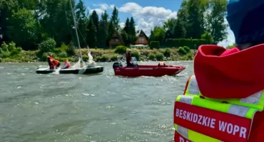 Silny wiatr nie zatrzymał regat na Jeziorze Żywieckim z udziałem 18 załóg