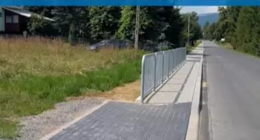 Nowy chodnik na ul Lipowskiej poprawia bezpieczeństwo pieszych w Lipowej