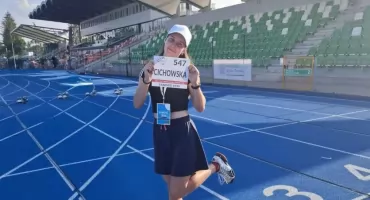 Laura Cichowska reprezentuje MKS Żywiec na Mistrzostwach Polski U20 w Zamościu.